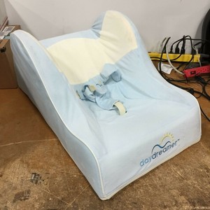 daydreamer infant lounger