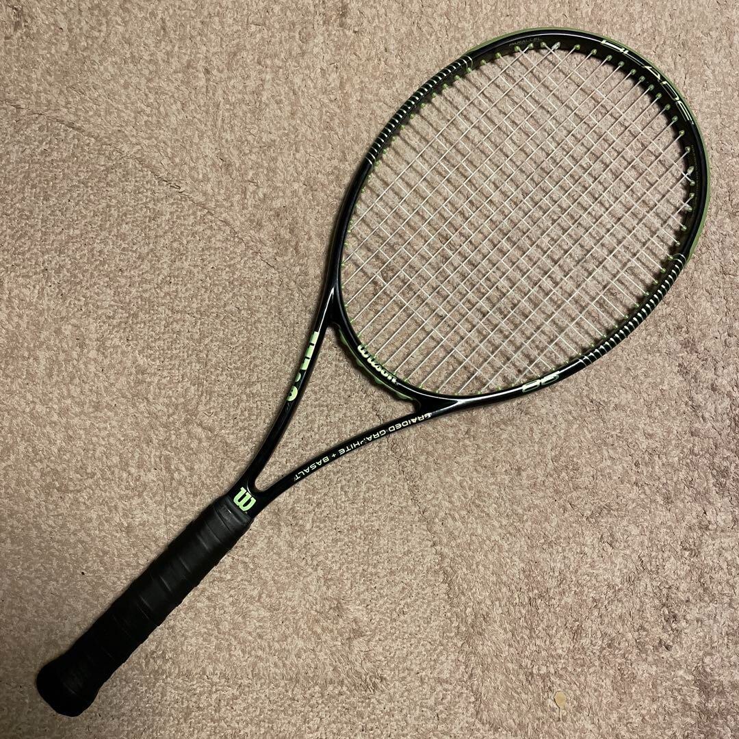 Wilson BLADE 98 V5 16×19 G2 Wilson BLADE 98 V5 16×19 Tennis Racquet - Grip 4 1/4 (G2