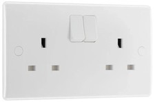 Slimline 2 Gang 13A Double Twin Switched Plug Socket White SLSKTSW2G