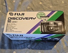 Great Starter Kit. New Fuji Discovery 90 Pt  Shoot Camera 35MM Lens 34mm Black.