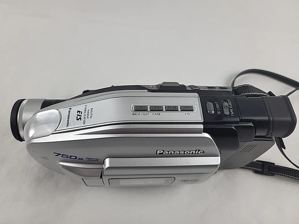 Panasonic Palmcorder PV-L454D VHS-C Video Camera Cam Camcorder W/ Battery & Tape - Image 4 of 4