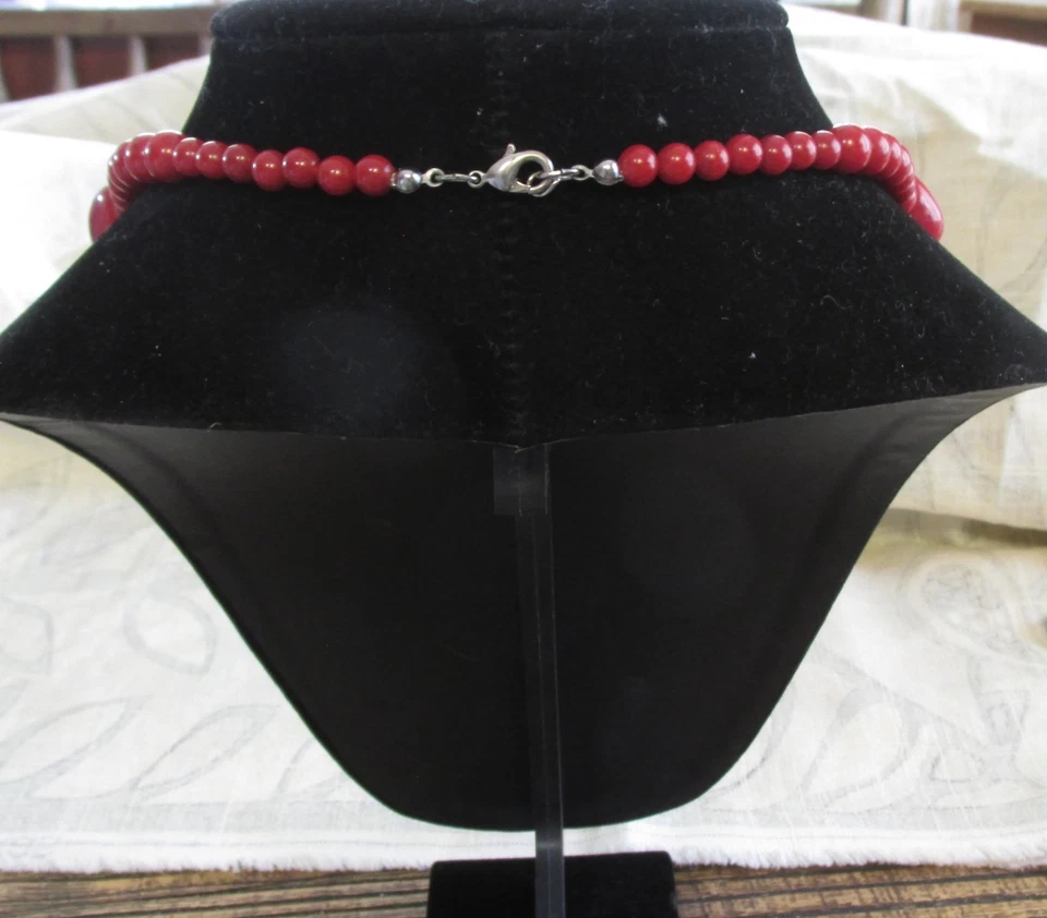 Collar de cuentas gruesas rojas de 24"" de largo Foto 3 de 4