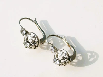 BELLES BOUCLES D'OREILLES DORMEUSES ANCIENNES en ARGENT avec PIERRE BLANCHE - Photo 1/4