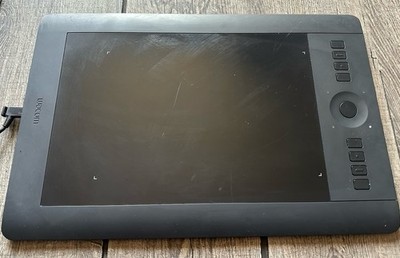 Wacom Intuos Pro PTH-651 Schwarz M Grafiktyp Touch Tablet.Kratzer siehe Foto