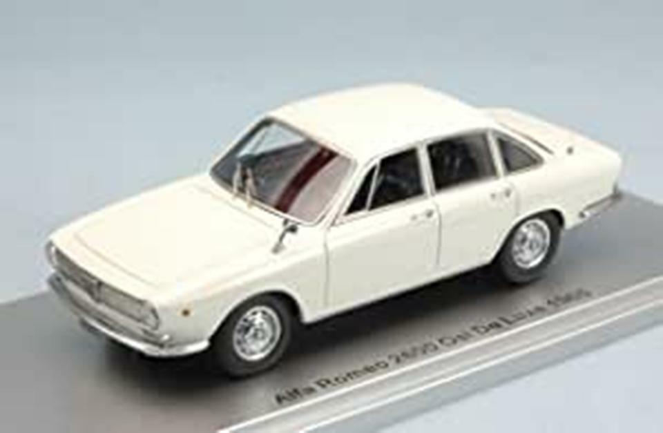 Alfa Romeo 2600 OSI De Luxe miniature blanche pour décoration bureau chic