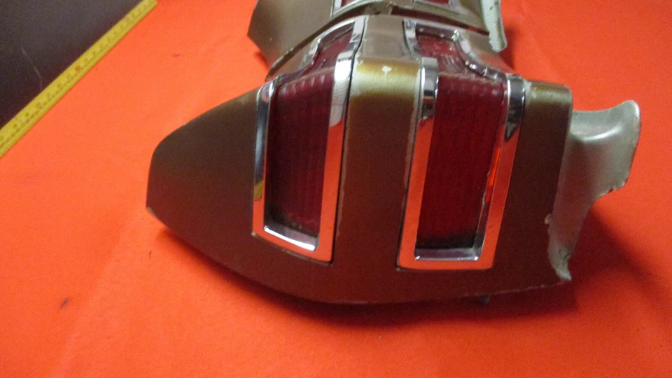 Pontiac Beaumont 1968 conjunto de luces traseras con par de extensiones de cuarto Foto 2 de 4