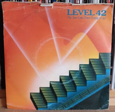 (37) Level 42 - The Sun Goes Down (Living It Up) 7''