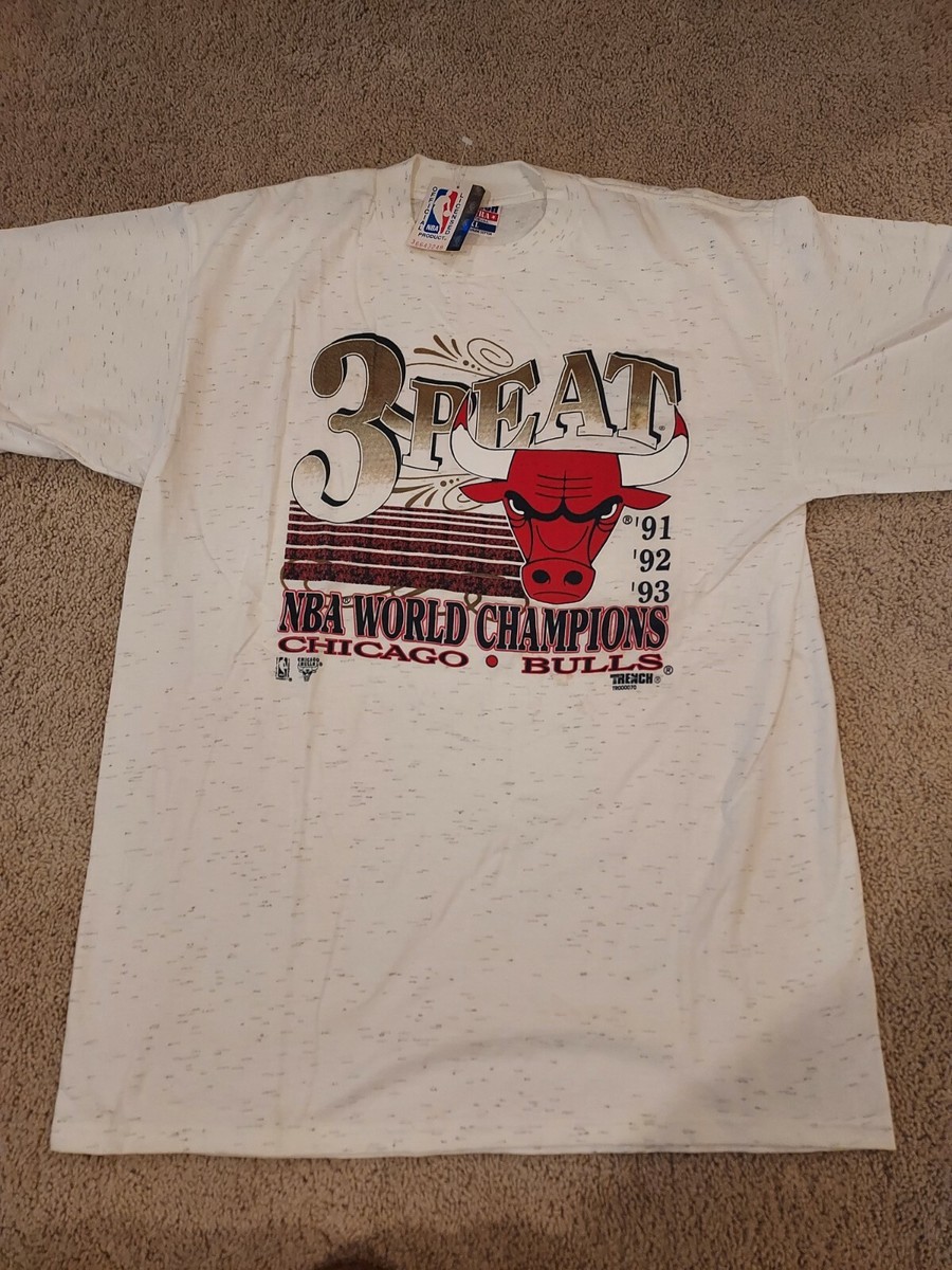 ウェア NBA 3PEAT CHAMPS T-SHIRTS CHICAGO BULLS Vintage Chicago Bulls T Shirt 1993 3-Peat NBA Champions RARE