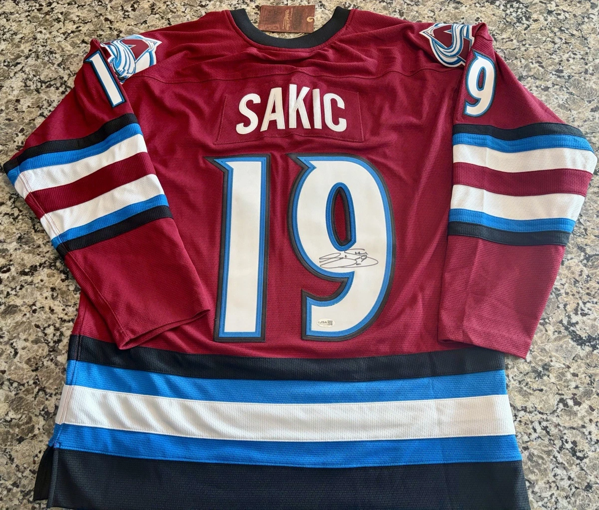 Joe Sakic Colorado Avalanche Hockey NHL Original Autographed
