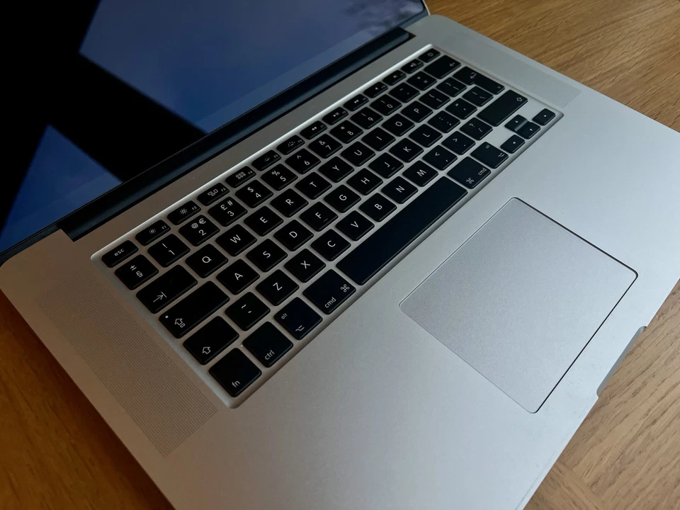 MacBook Pro 15-inch (Mid-2015) – i7 / 16GB RAM / 512GB SSD – Low Cycle Count - Image 3 of 4