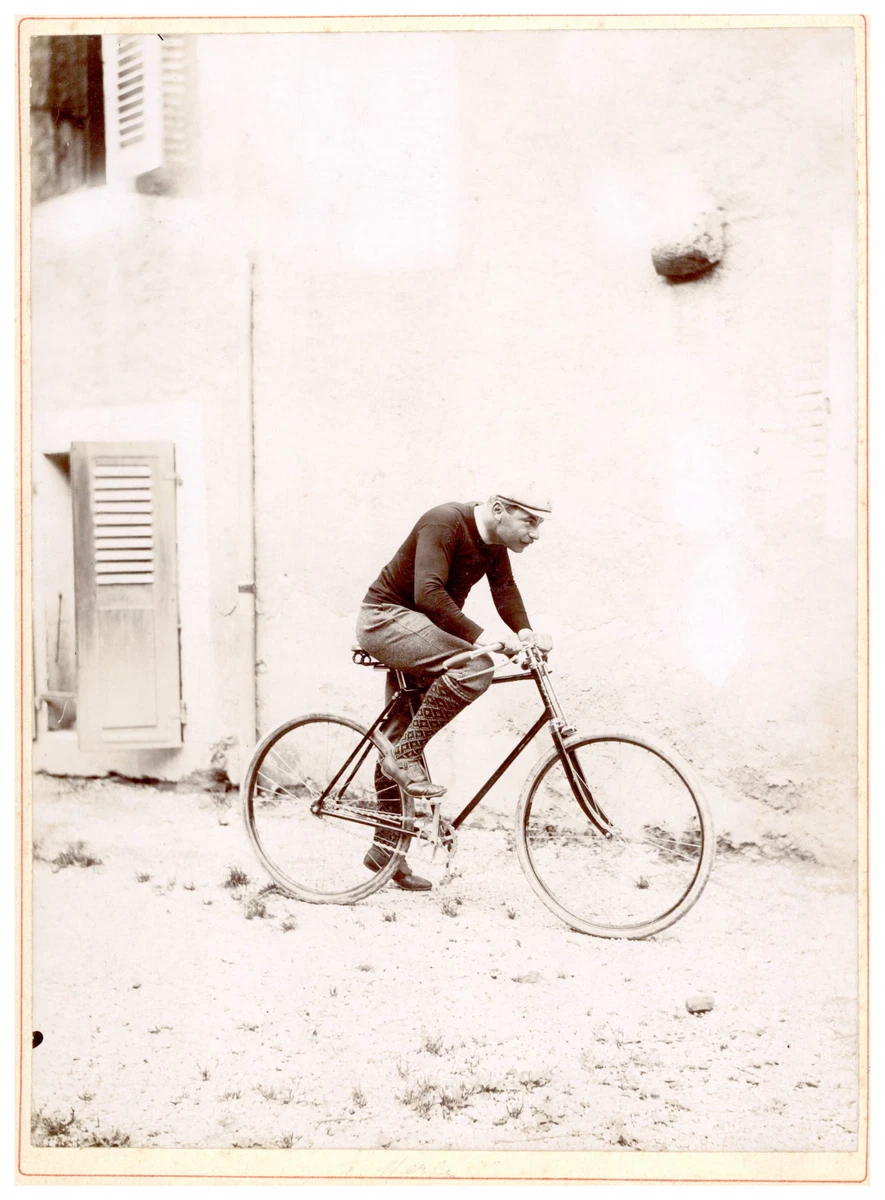 Vélo Ancien Des Années 1900 Avec Pédales - Vélo De Course Ou Ville - Restauration