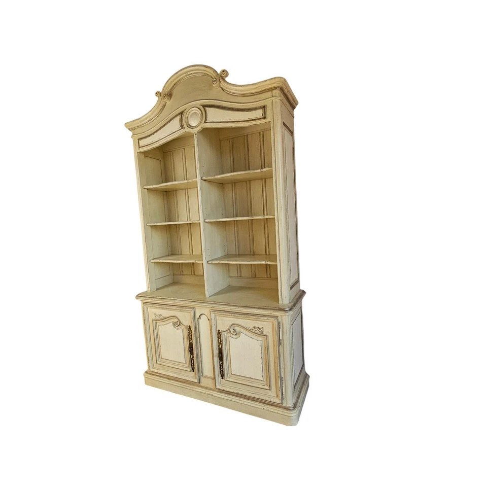 Gabinete de curador Drexel Heritage colección Belle Maison, China Display Hutch Foto 3 de 4