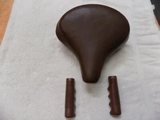 SCHWINN  MESINGER SEAT  10" X 10 1/2" MEN'S BROWN & HUNT WILDE BROWN GRIPS # 284