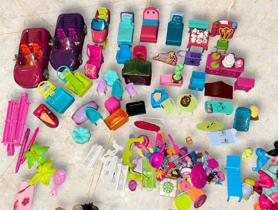 Polly Pocket 3.5" Lot of 90+ Dolls, Clothes, Dresses, Accessory Magiclip - Image 4 of 4