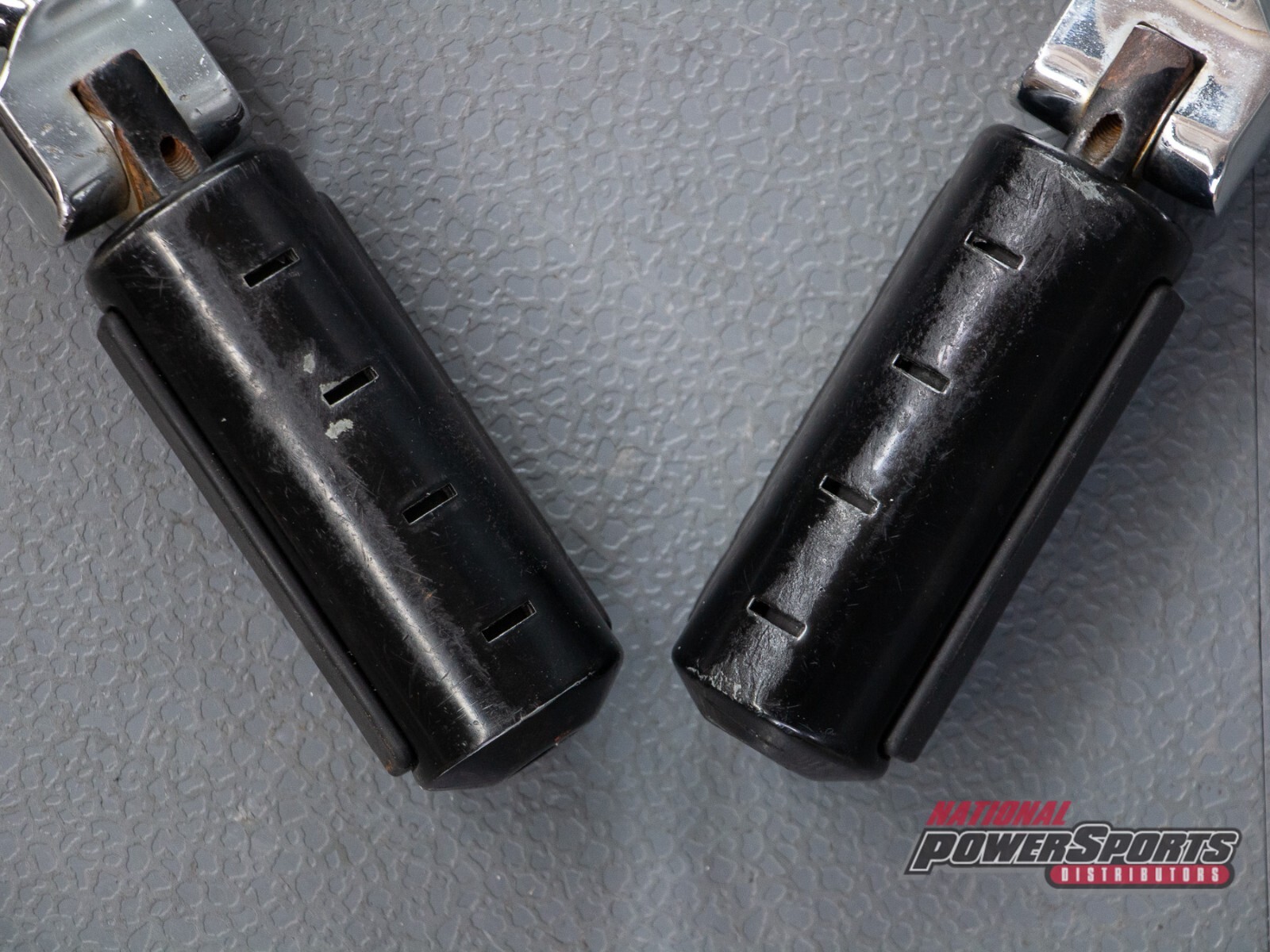 KURYAKYN TRIDENT ISO HIGHWAY PEGS BLACK + 1 1/4" LONGHORN OFFSET MOUNTS CHROME eBay