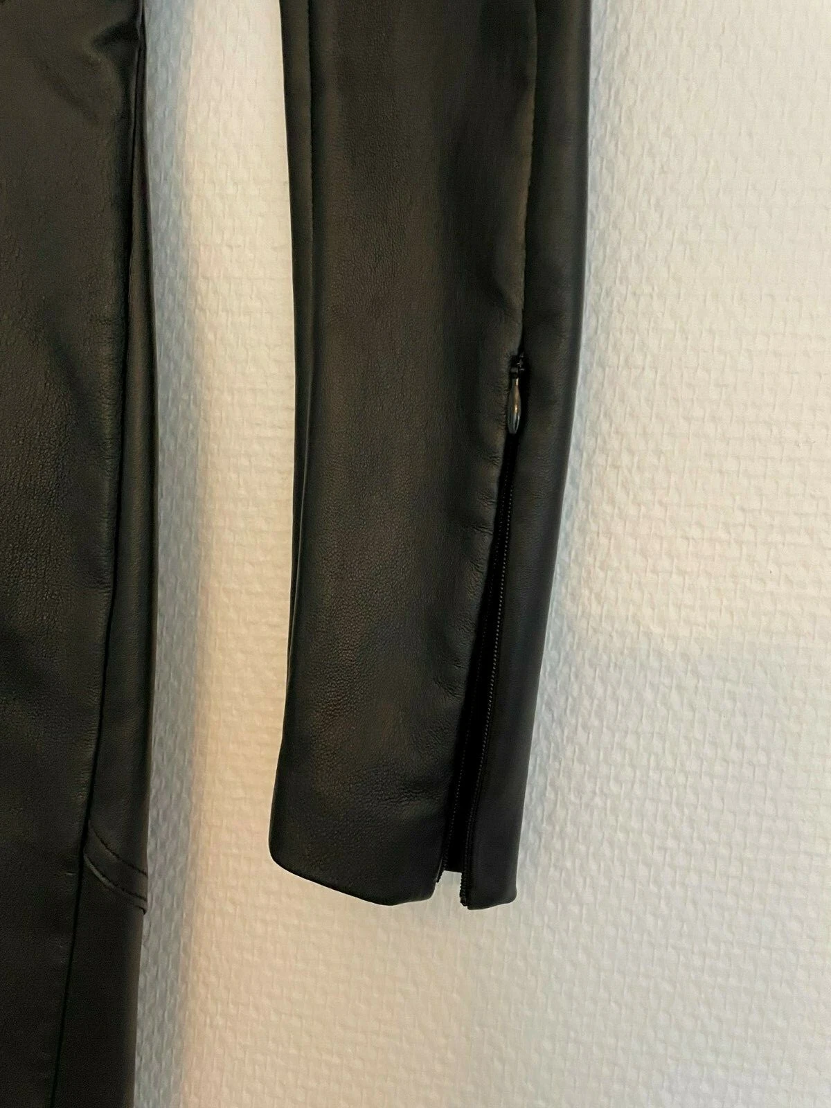 Abito originale Bottega Veneta pelle nuovo di zecca 2950. 