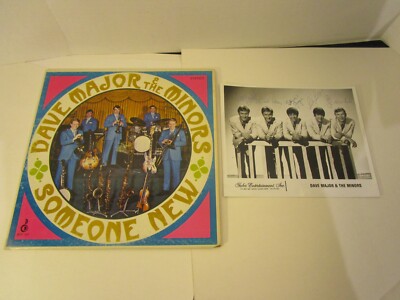 DAVE MAJOR AND THE MINORS. SELF TITLED. WITH SIGNED GROUP PHOTO  LP   TC948