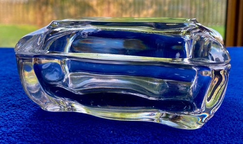 Attractive Vintage Glass Dish with Lid for Candy or Desk Appurtences - Picture 6 of 8