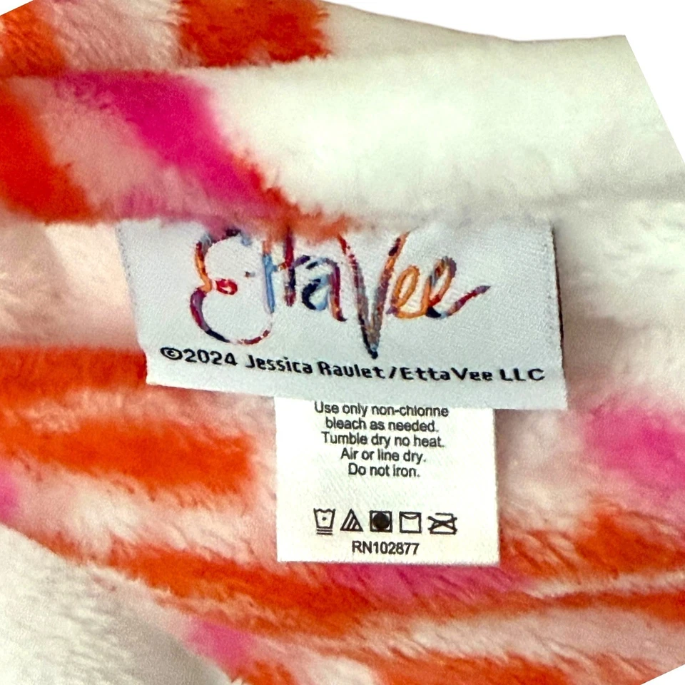 NUEVA Manta Berkshire EttaVee Throw Hearts Serie Artista Rojo Rosa Blanco Suave Foto 2 de 4