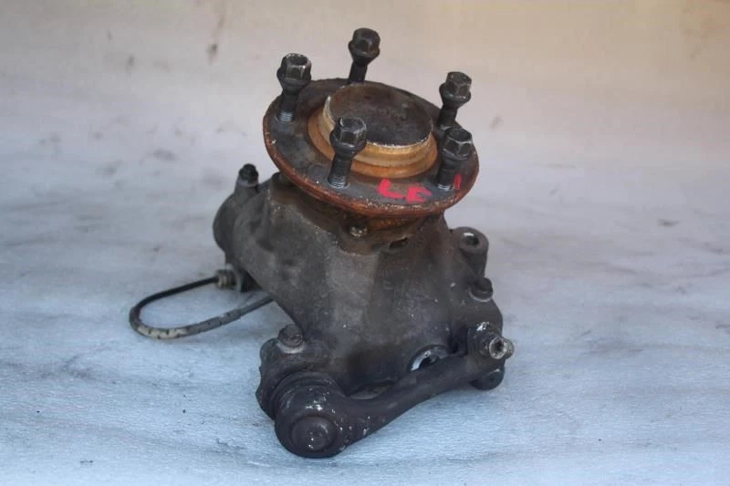 2008 BMW 135i LEFT DRIVER SIDE FRONT SPINDLE KNUCKLE HUB - Image 3 of 4