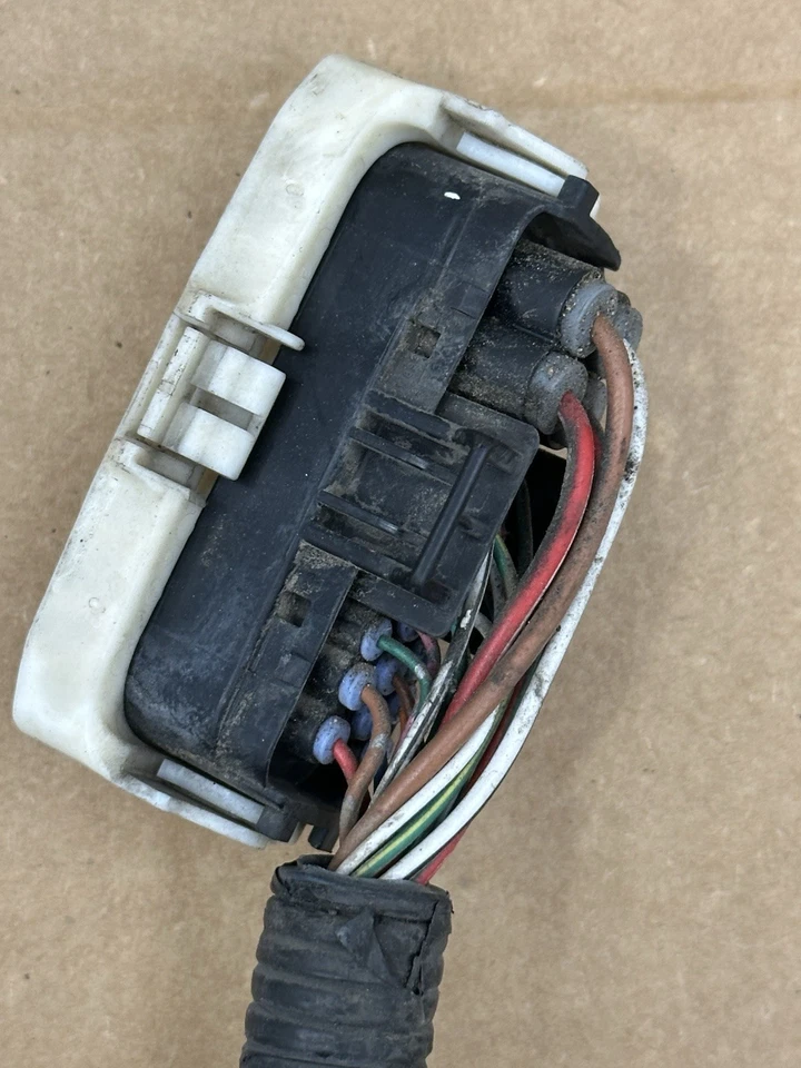 Conector de faros de pasajero derecho OEM para Lexus GS300 GS430 GS450h GS350 2006-2011 Foto 3 de 4