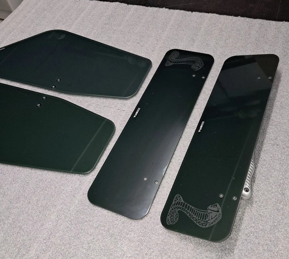 Shelby Cobra/Fábrica 5 Repuesto TINTE HUMO ALA DE VIENTO Y PARASOL JUEGO SERPIENTE Foto 2 de 4