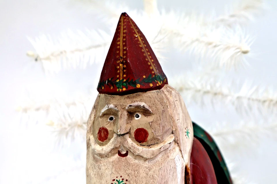 vtg L. Koosed hand carved wood folk art Santa 12" w/ bag artist signed primitive - Image 4 of 4