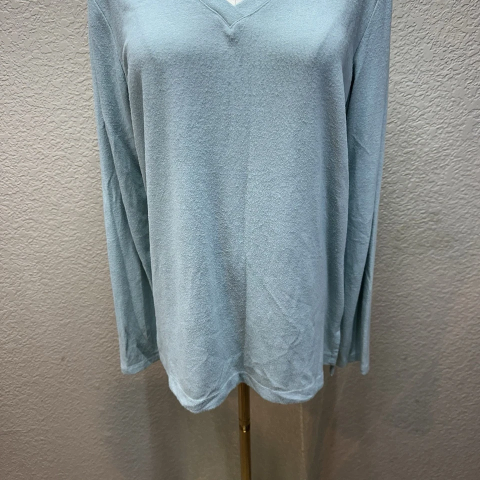 Matty M sweater Women M light blue Lightweight v-neck Long Sleeve soft - Image 3 of 4
