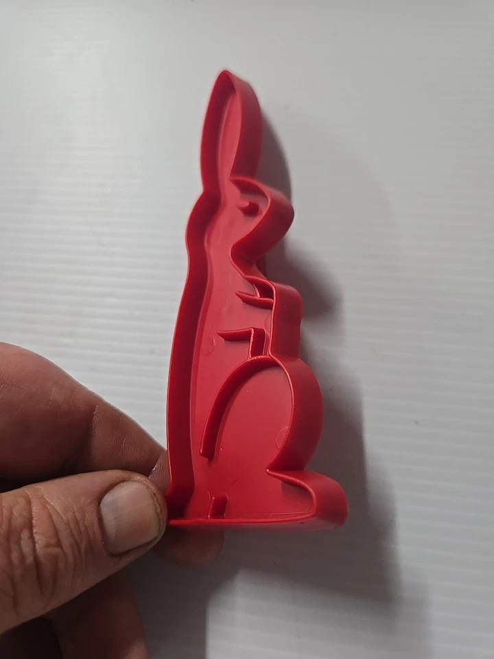 "Cortador de impresión de galletas Tupperware Easter Rabbit Bunny mango rojo vintage 5,25""" Foto 2 de 4