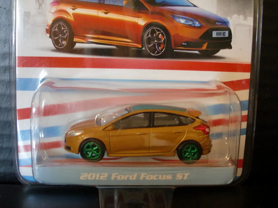 Greenlight Green Machine 2012 Ford Focus ST Chase 1 de 48 1/64 Die Cast - Imagem 2 de 4