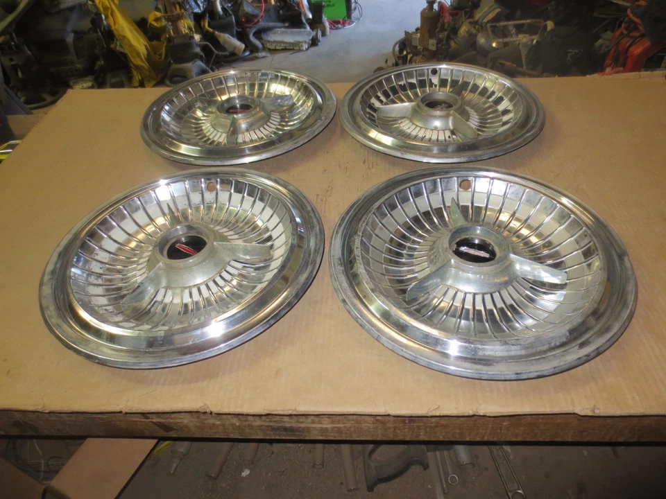 63 Oldsmobile 88 98 Deluxe tapacubos llanta cubierta tapacubos agujeros usado juego V6 Foto 2 de 4