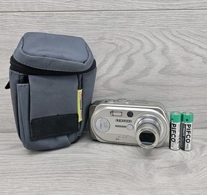 Samsung Digimax A6 6.0MP Compact Digital Camera Silver Tested & Working + 2 X AA