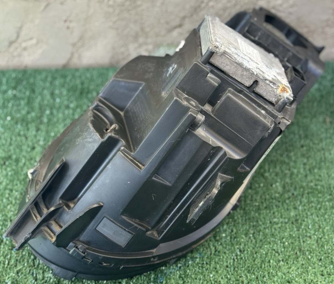 Bentley Bentayga 2017-2020 Front Left Headlight P/N 36A941006H