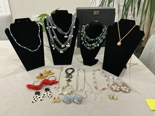 Vintage Costume Jewelry Lot of 18 pcs Necklaces Earrings No Reserve #11