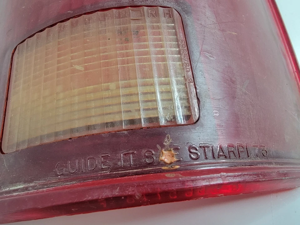 Luz trasera derecha 73-87 GMC Chevy camioneta K5 Blazer parte 6-5965778 Foto 3 de 4