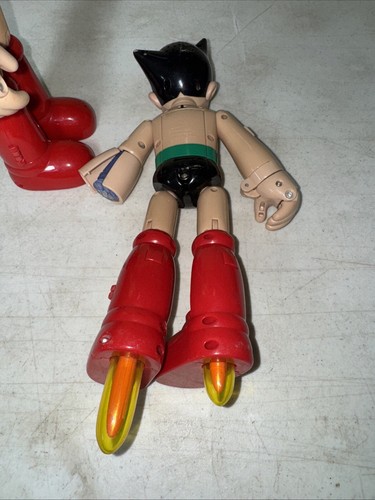 2 Action Figure Astro Boy 2004 11" Bandai One Completer One per ricambi - Foto 7 di 7