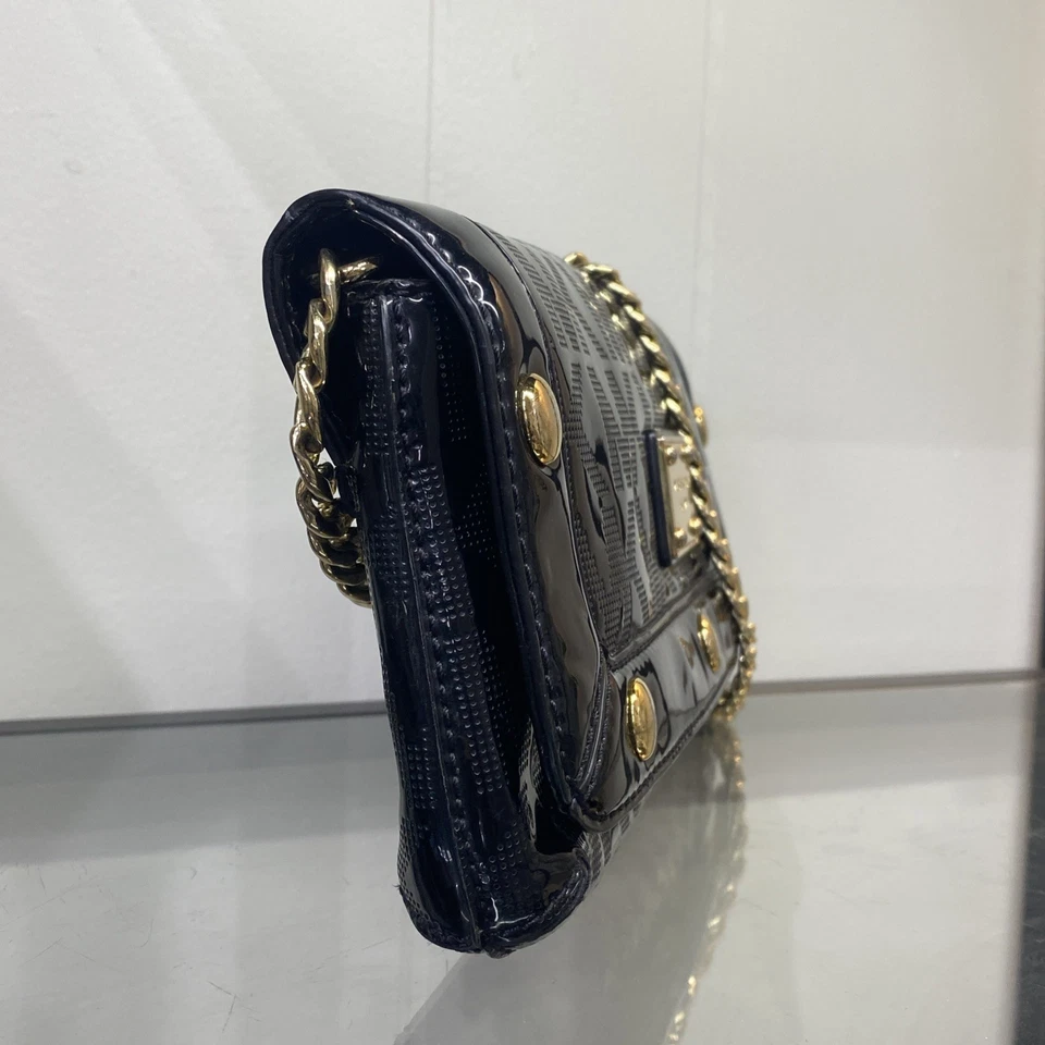 Bolso de mano Michael Kors Delancy de charol negro usado con correa de cadena dorada Foto 3 de 4