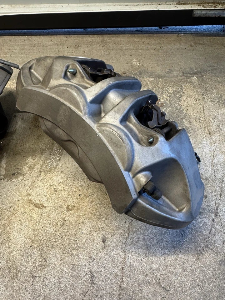 Juego de pinzas de freno Brembo delanteras izquierda + derecha Audi Q5 2.0 2018-2024 OEM Foto 2 de 4