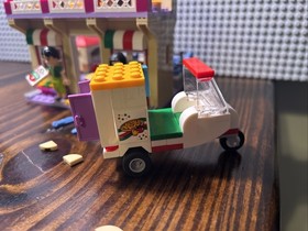 LEGO 41311 FRIENDS: Heartlake Pizzeria 99.5% complete No manual or box, READ