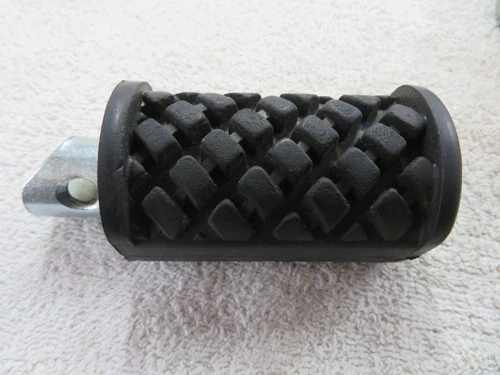 Suzuki NOS TS/TC90/100/125/185/250 TS400 70-77 Right Footrest 43550-25000, 25300