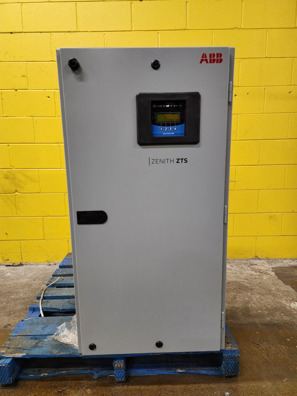 NEW ABB Zenith ZTS000B0M022E Transfer Switch, 225A, 120/208 V, 3 Phase, 4 Wire