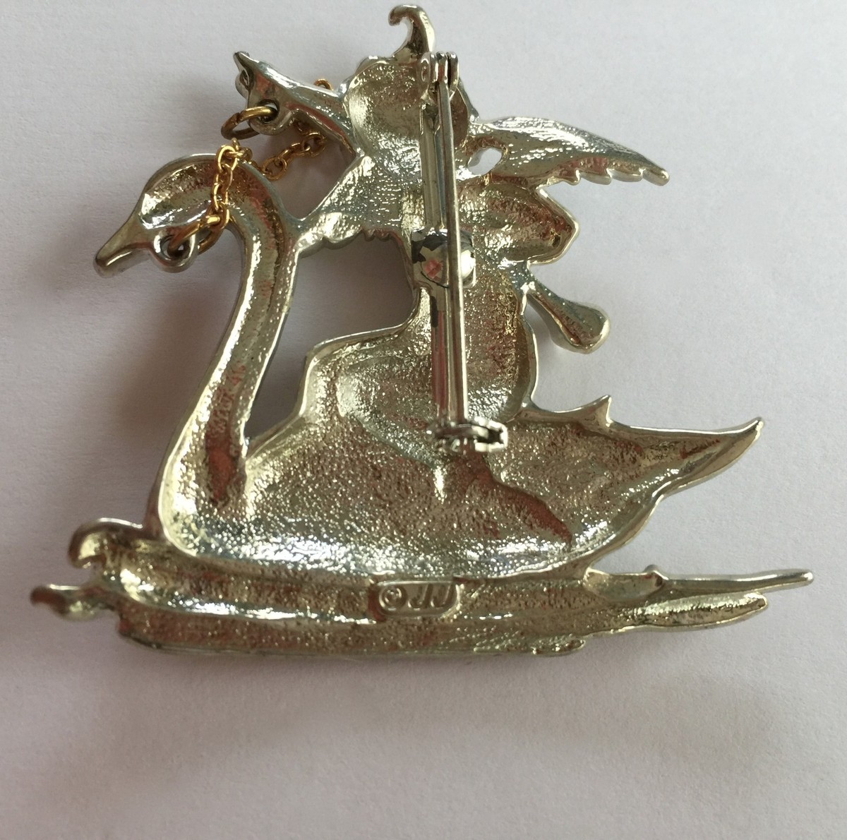 Pins/broche Petit Cygne Métal Doré Avec Pierre Rose Et Strass - Neuf Sans Emballage