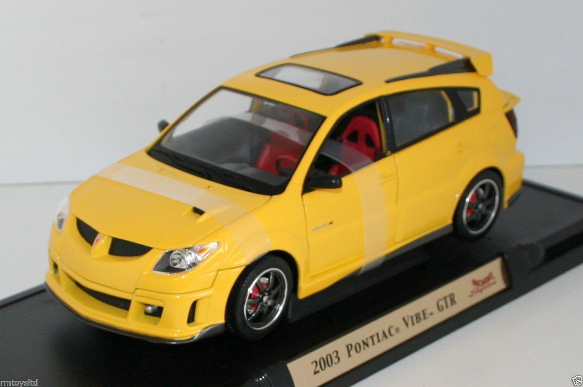 Pontiac Vibe GT-R 1/18 ダイキャストカー トヨタ ヴォルツ Road Signature 1/18 Scale 2003 Pontiac Vibe GTR Yellow