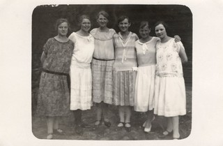 foto giovane donna ragazza ragazza abiti vintage anni 20