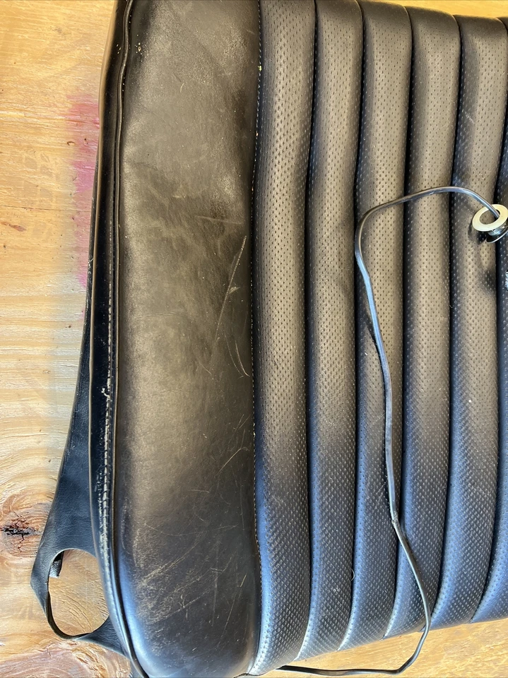 1985 MERCEDES W123 300CD COUPE,前右上座黑色皮革加热 — 第 3/4 张图片