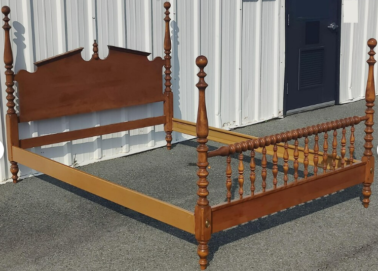 Ethan Allen Heirloom Nutmeg Maple Queen Colonial Four Poster