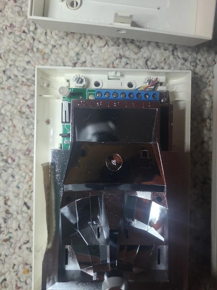 2 detectores de movimiento GE AP633A usados. Unidad de detección de intrusiones. 12 voltios Foto 3 de 4