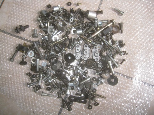 GSX-R 1100 GV73C année de construction 91-92 pièces restantes vis douilles support petites pièces - Photo 3 sur 3