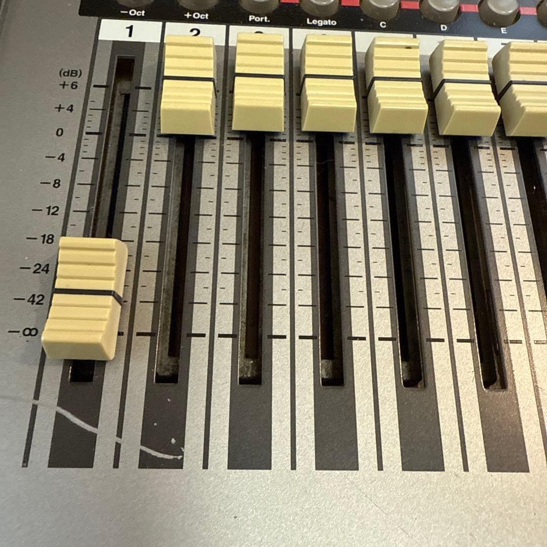 Roland VS-2000CD Digital Studio Workstation 24/16-bit capable 20tr