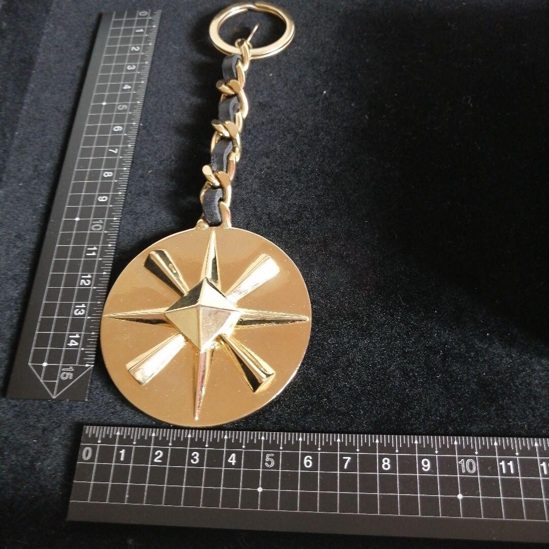 Chanel Victoire Keychain Gold Victor Excellent condition